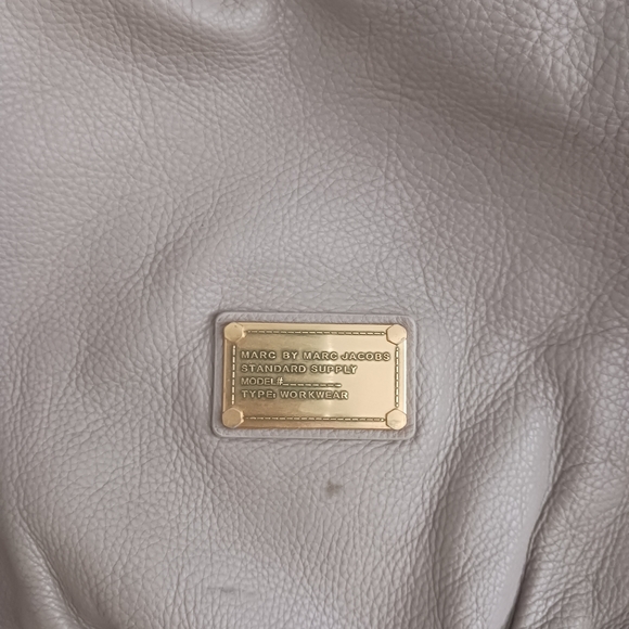 Vintage authentic Marc Jacobs  medium sized shoulder bag w/ it's dust bag - Picture 2 of 12